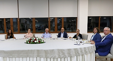 Kadıoğlu, İzmir'de şehit aileleriyle buluştu