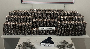 Manisa'da 54 bin 860 sentetik ecza hapı ele geçirildi