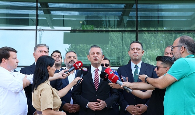 Özel'den İzmir'de 'erken seçim' çağrısı
