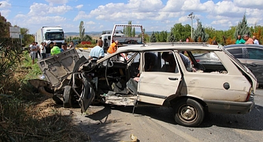 Uşak'da iki otomobilin çarpıştığı kazada 1 kişi öldü,