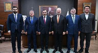 Yılmaz, Menemen Belediyesini ziyaret etti
