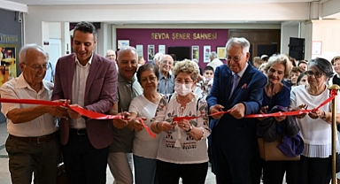 55. Yıl coşkusunu Bornova'da kutladı