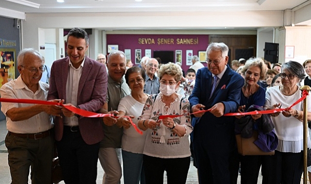 55. Yıl coşkusunu Bornova'da kutladı
