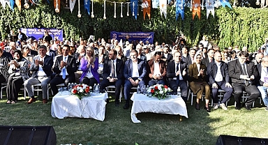 AK Parti Gaziemir Kongresi'nde Peş Peşe Mesajlar