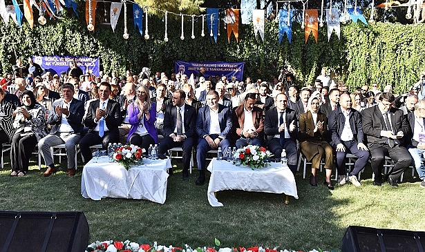 AK Parti Gaziemir Kongresi'nde Peş Peşe Mesajlar