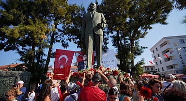 Atatürk Anıtı'na Yapılan Alçak Saldırıya Sert Tepki
