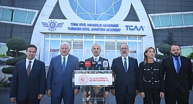 Bakan Uraloğlu’ndan İzmir’e 4 Yeni İç Hat Müjdesi