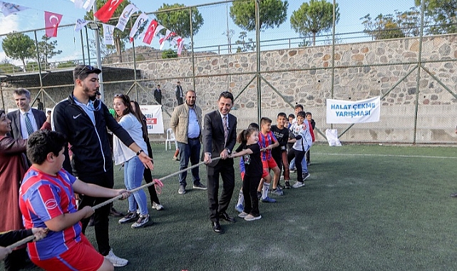 Bayraklı’da çocuklar mahalle şenliğinde buluştu