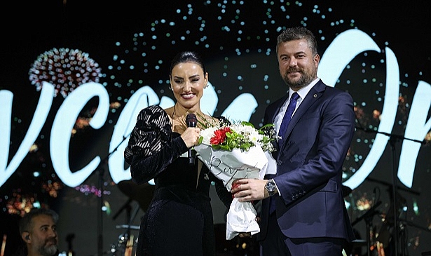Buca’da Cumhuriyet coşkusu meydanlara sığmadı