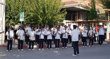 Cumhuriyet coşkusu Kemalpaşa'da başladı