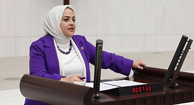 "Dünya yapay zekâyı konuşuyor, biz hâlâ kısır çekişmelerle uğraşıyoruz."