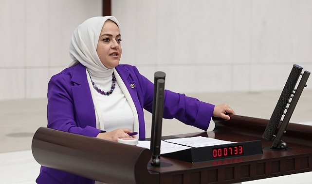 "Dünya yapay zekâyı konuşuyor, biz hâlâ kısır çekişmelerle uğraşıyoruz."