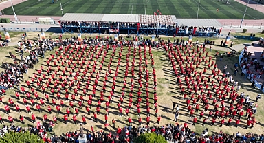 Gaziemir’de Cumhuriyet coşkusu harmandalı ile yaşandı