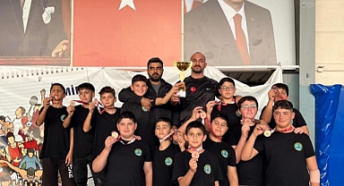 Güreşte Menemen damgası