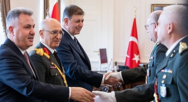 İzmir Cumhuriyet’in 101’inci yaşını büyük bir coşkuyla kutluyor