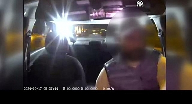 İzmir'de bir kişinin taksi kaçırması araç kamerasında