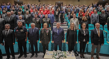 İzmir depreminde hayatını kaybedenler anıldı