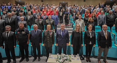 İzmir depreminde hayatını kaybedenler anıldı