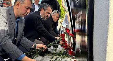 İzmir depreminde hayatını kaybedenleri andılar