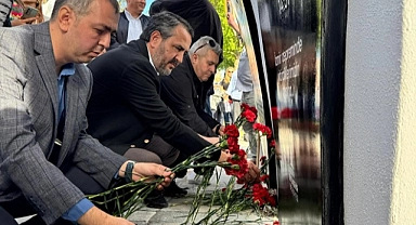 İzmir depreminde hayatını kaybedenleri andılar