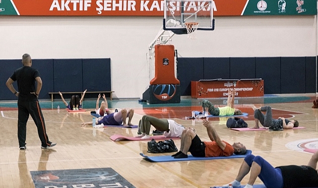Karşıyakalılar her mevsim güne sporla başlıyor