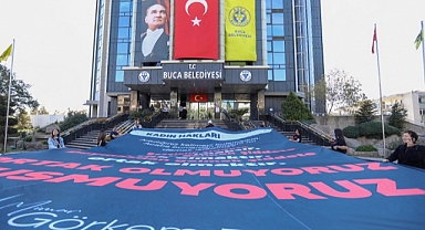 Kırık saçlar özgürlüğe Buca'da yürüdü