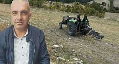 Tarla sürerken devrilen traktörün sürücüsü öldü