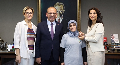 Temizlik işçisi para dolu çantayı zabıtaya teslim etti