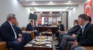 Başkan Tugay’dan İYİ Parti’ye ziyaret