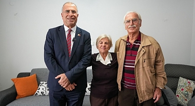 Başkan Ünal Işık, öğretmeni Ayşe Küçük’ü ziyaret etti