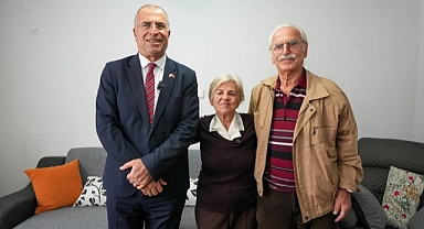 Başkan Ünal Işık, öğretmeni Ayşe Küçük’ü ziyaret etti