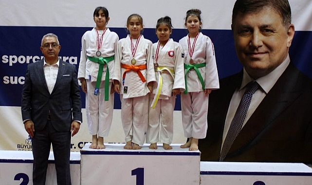 Başöğretmen Atatürk anısına şölen havasında turnuva