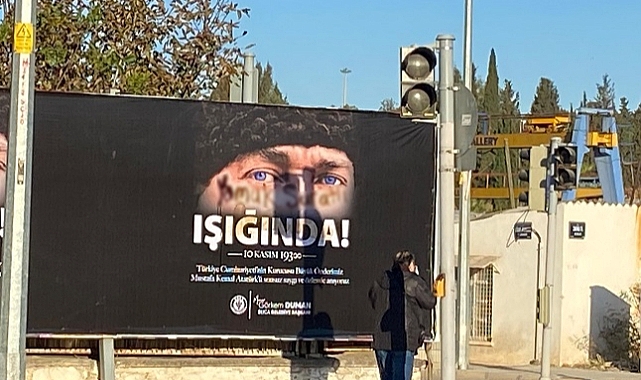 Buca’da Atatürk afişlerine çirkin saldırı