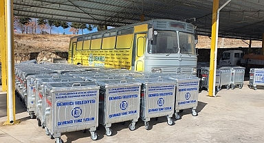 Demirci Belediyesine 366 çöp konteyneri hibe edildi
