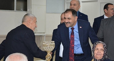 Emekli Öğretmenler Yemekte Biraraya Geldi