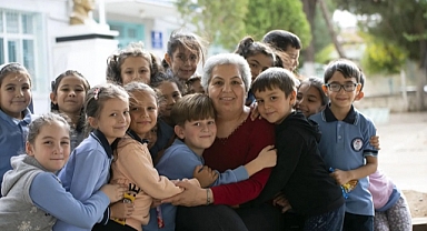 Emine öğretmen öğrencilerine kavuştu