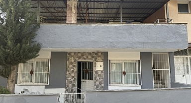 İzmir'de Duvarı Yıkıp Hırsızlık Yapan 2 Kişi Kaçtı