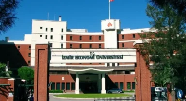 İzmir Ekonomi Üniversitesi'nde yetersiz kütüphane imza toplattı