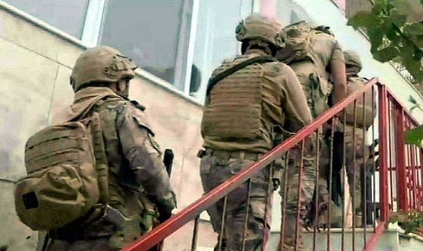 İzmir merkezli FETÖ operasyonunda 49 şüpheli gözaltında