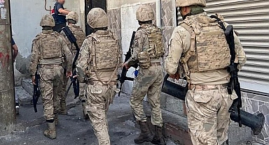 İzmir merkezli terör operasyonunda 12 şüpheli yakalandı