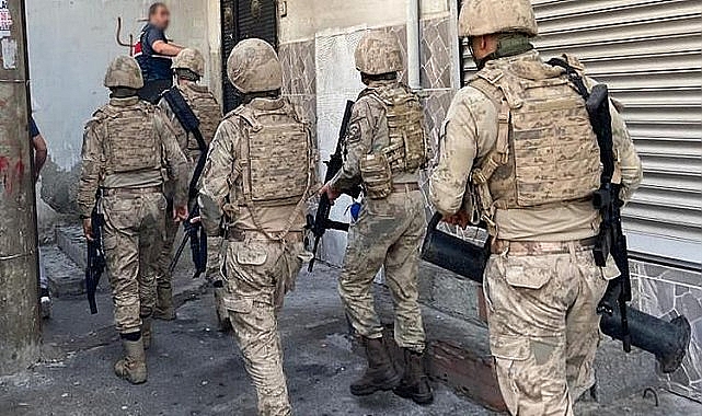 İzmir merkezli terör operasyonunda 12 şüpheli yakalandı