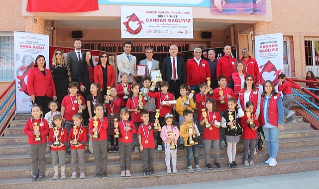 Kan bağışçısı öğrenciler ödüllendirildi