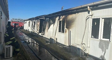 Konteyner yatakhanede çıkan yangında 4 işçi yaralandı