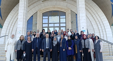 Kur’an kursu öğreticileri öğretmenler gününü kutladı
