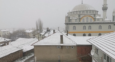 Manisa'da kar yağışı etkili oldu