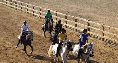 Ödemiş'te rahvan at yarışları yapıldı