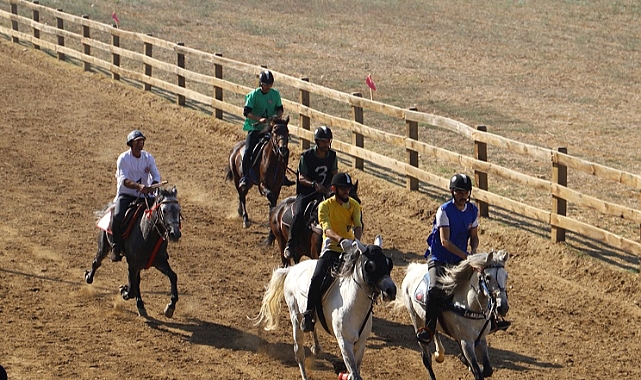 Ödemiş'te rahvan at yarışları yapıldı