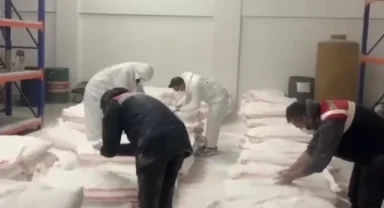 Sokak satıcılarını temizlemeye devam