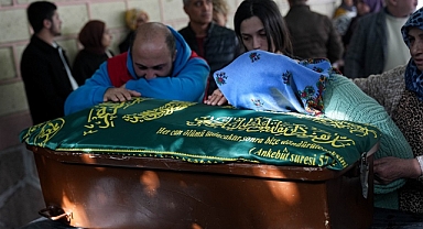Zehirlenerek ölen bebek son yolculuğuna uğurlandı