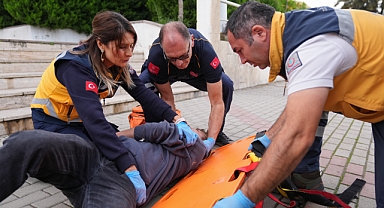 26 yıldır zamanla yarışıp hayat kurtarıyor